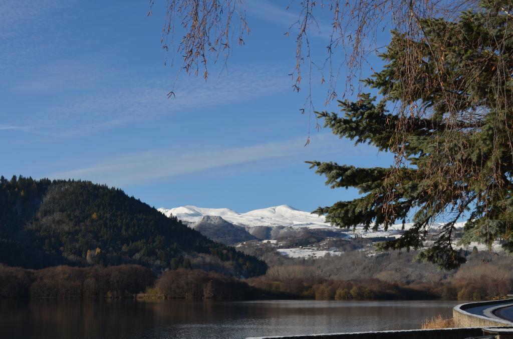 Hotel La Bonne Hotesse Chambon-sur-Lac Exterior photo