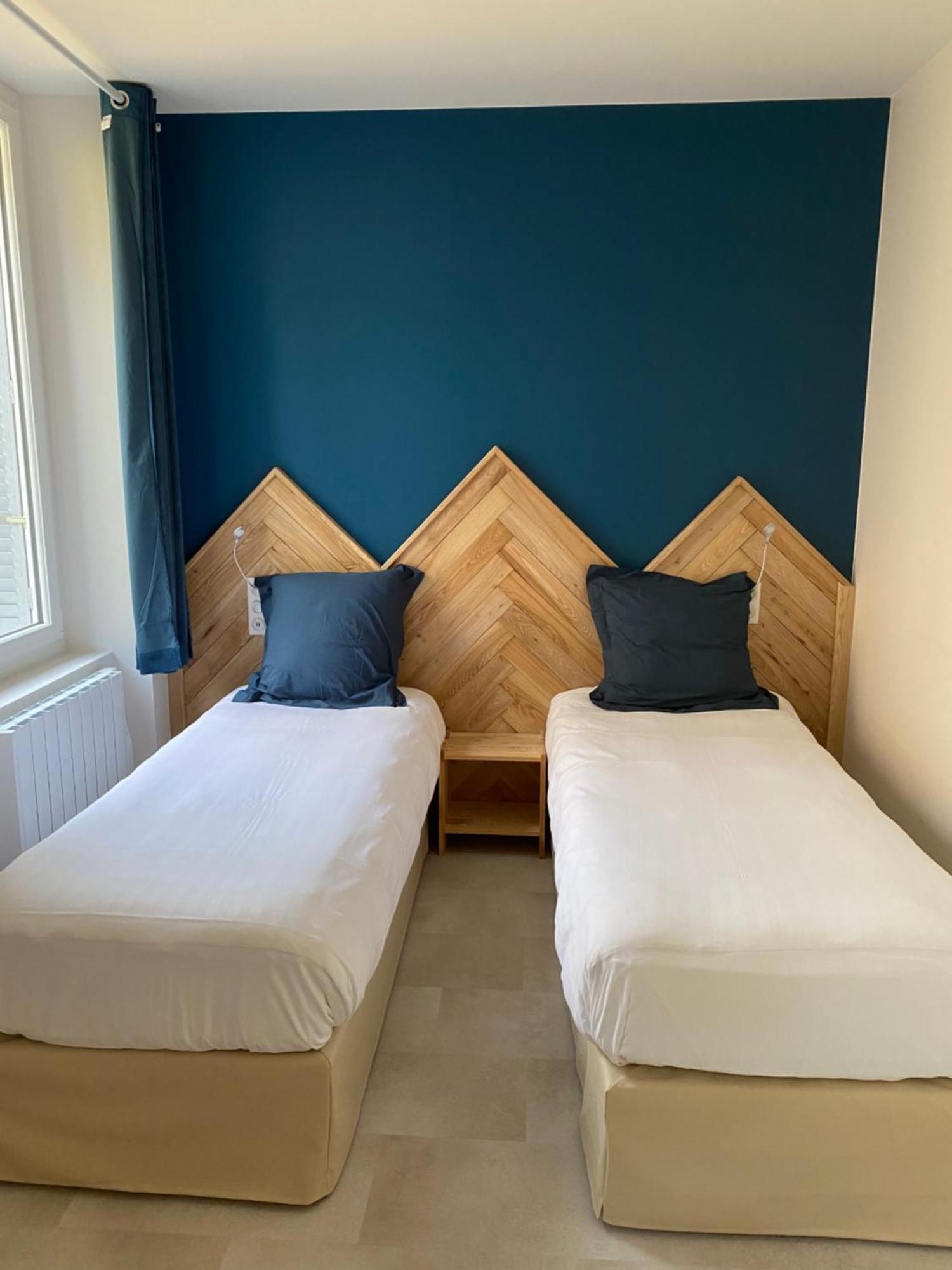 Hotel La Bonne Hotesse Chambon-sur-Lac Room photo