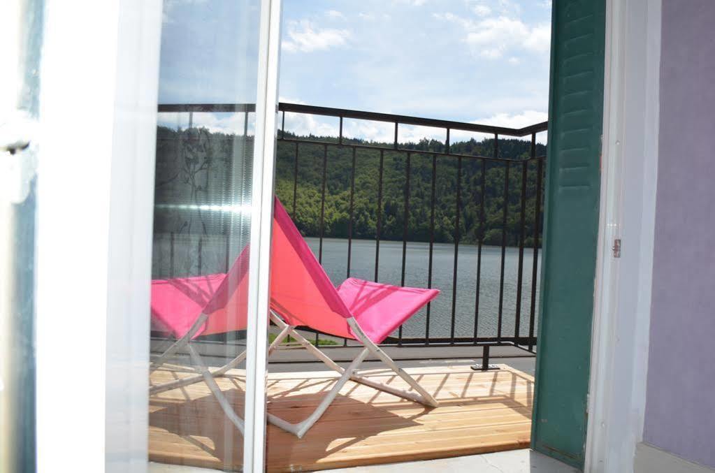 Hotel La Bonne Hotesse Chambon-sur-Lac Exterior photo